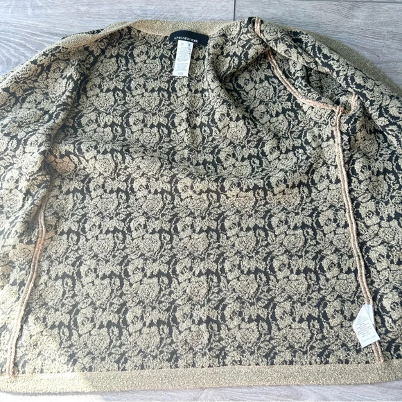Jones New York Floral Pattern Cardigan Made in Hong Kong - Picture 10 of 12